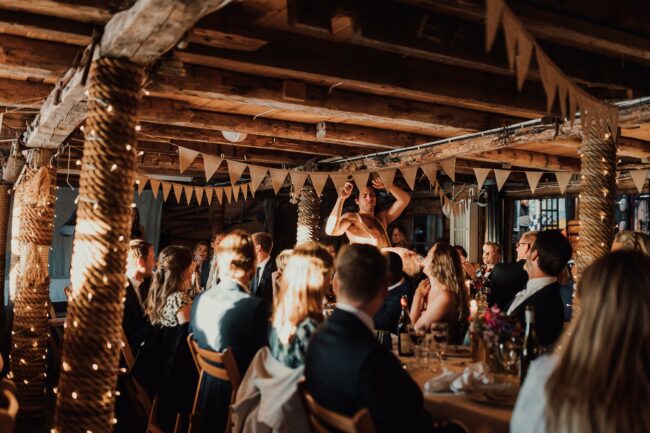 Rustikt bröllop på västkusten i Skärhamn vid havet